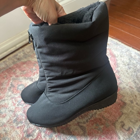 Toe Warmers Canada Jennifer Waterproof Snow and Rain boots. Size 7.5 W - Picture 1 of 8